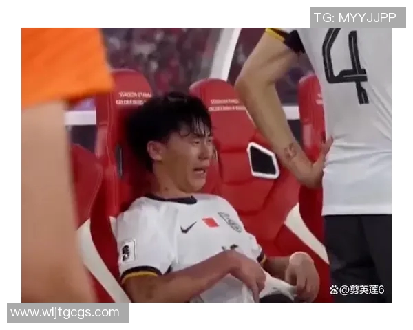 新浪微博热议足球明星背后的故事与成就，球迷互动不断引发关注与讨论